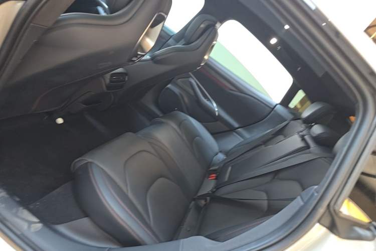 Used Xiaomi Auto SU7 2024 Four-Wheel Drive Ultra-Long Range Advanced Intelligent Driving Max Edition Left Rear Seat