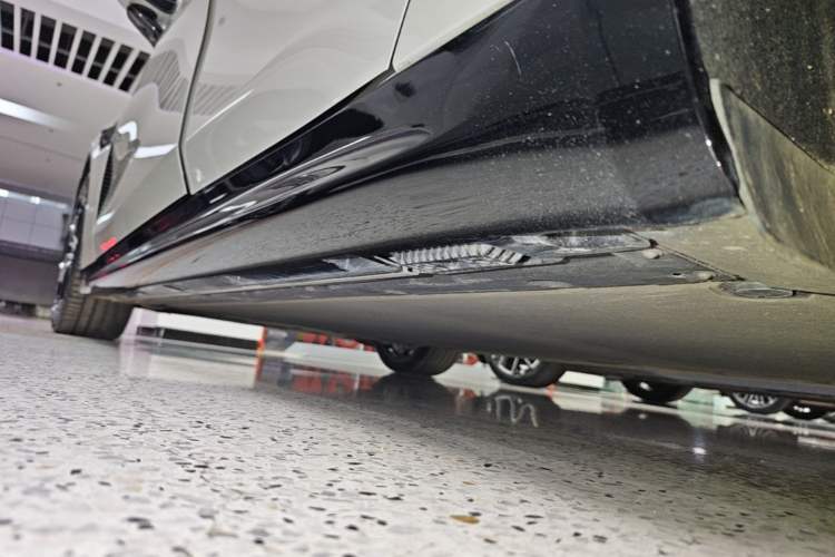 Used Xiaomi Auto SU7 2024 Rear-Drive Ultra-Long Range Advanced Pro-Level Intelligent Driving Version Left Side Sill