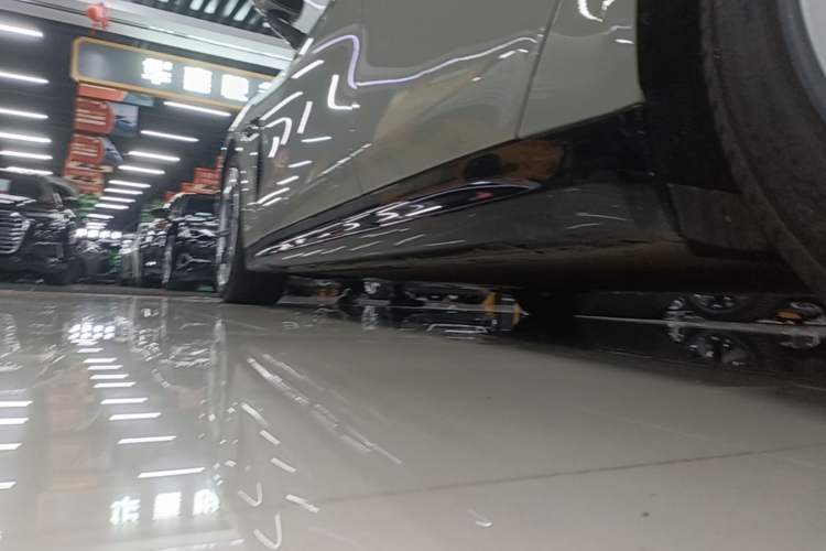 Used Xiaomi Auto SU7 2024 Four-Wheel Drive Ultra-Long Range Advanced Intelligent Driving Max Edition Left Side Sill
