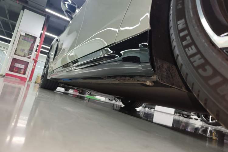 Used Xiaomi Auto SU7 2024 Four-Wheel Drive Ultra-Long Range Advanced Intelligent Driving Max Edition Left Side Sill