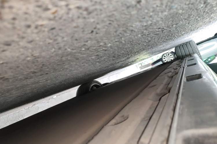 Used Xiaomi Auto SU7 2024 Rear-Drive Ultra-Long Range Advanced Pro-Level Intelligent Driving Version Left Side Sill