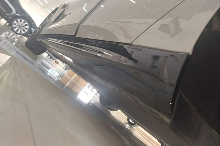 Used Xiaomi Auto SU7 2024 Rear-Drive Ultra-Long Range Advanced Pro-Level Intelligent Driving Version Left Side Sill