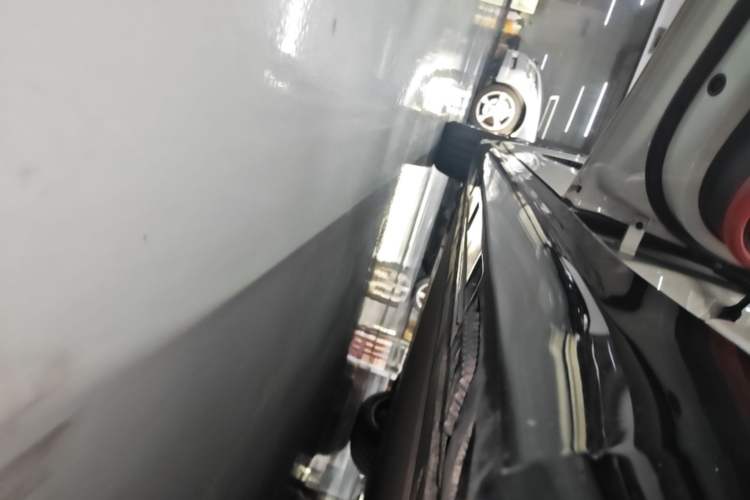 Used Xiaomi Auto SU7 2024 Four-Wheel Drive Ultra-Long Range Advanced Intelligent Driving Max Edition Left Side Sill
