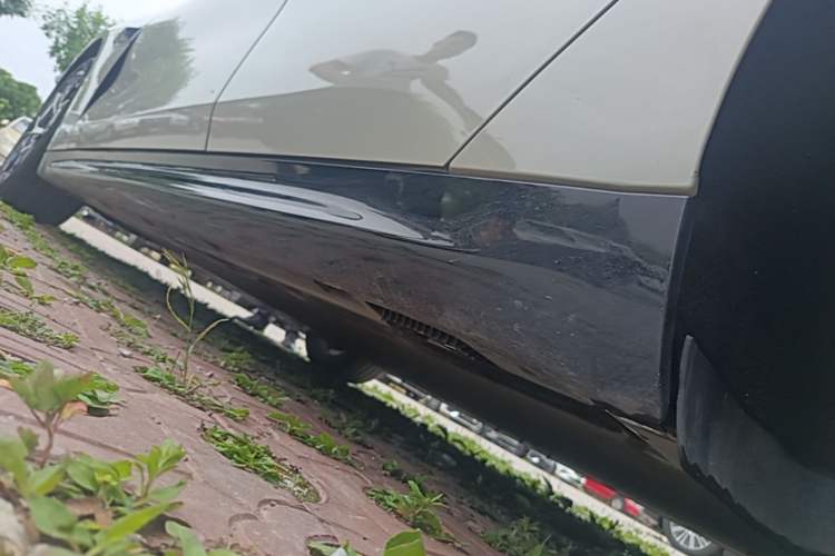 Used Xiaomi Auto SU7 2024 Rear-Drive Ultra-Long Range Advanced Pro-Level Intelligent Driving Version Left Side Sill
