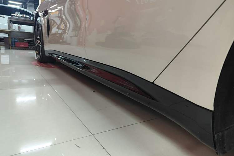 Used Xiaomi Auto SU7 2024 Four-Wheel Drive Ultra-Long Range Advanced Intelligent Driving Max Edition Left Side Sill