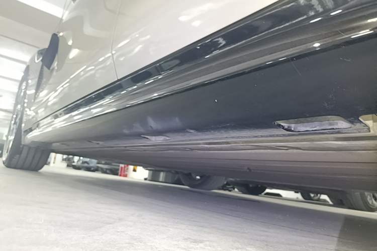 Used Xiaomi Auto SU7 2024 Rear-Drive Standard Founder Edition Left Side Sill
