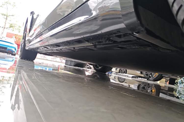 Used Xiaomi Auto SU7 2024 Four-Wheel Drive Ultra-Long Range Advanced Intelligent Driving Max Edition Left Side Sill