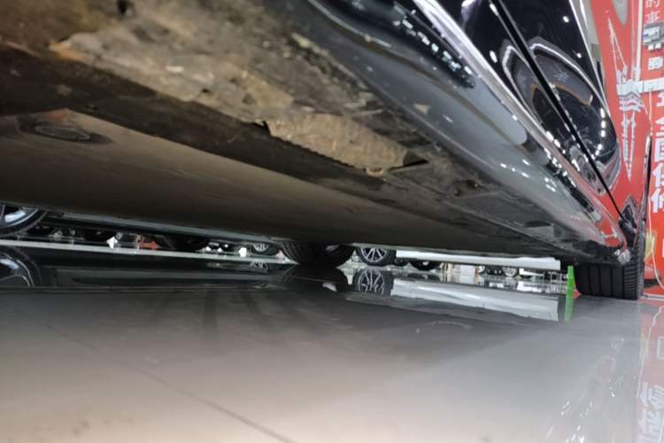Used Xiaomi Auto SU7 2024 Four-Wheel Drive Ultra-Long Range Advanced Intelligent Driving Max Edition Left Side Sill