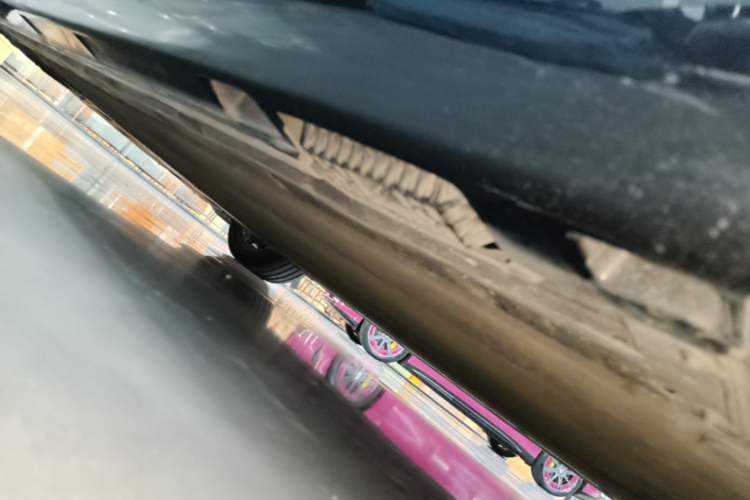 Used Xiaomi Auto SU7 2024 Rear-Drive Ultra-Long Range Advanced Pro-Level Intelligent Driving Version Left Side Sill