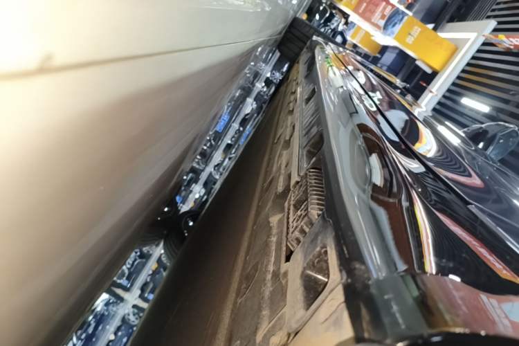 Used Xiaomi Auto SU7 2024 Four-Wheel Drive Ultra-Long Range Advanced Intelligent Driving Max Edition Left Side Sill
