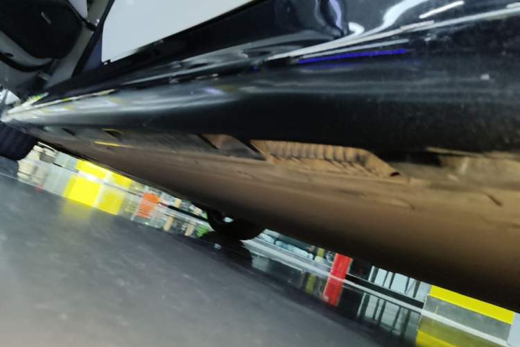 Used Xiaomi Auto SU7 2024 Rear-Drive Ultra-Long Range Advanced Pro-Level Intelligent Driving Version Left Side Sill