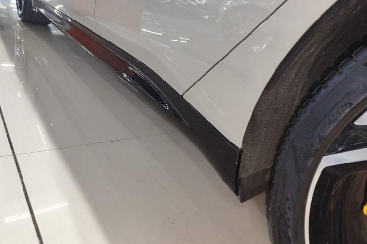 Used Xiaomi Auto SU7 2024 Rear-Drive Long-Range Intelligent Driving Version Left Side Sill