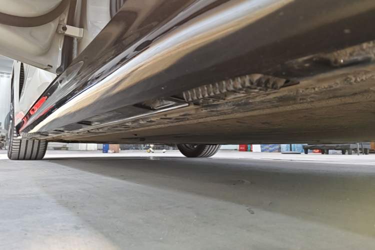 Used Xiaomi Auto SU7 2024 Four-Wheel Drive Ultra-Long Range Advanced Intelligent Driving Max Edition Left Side Sill