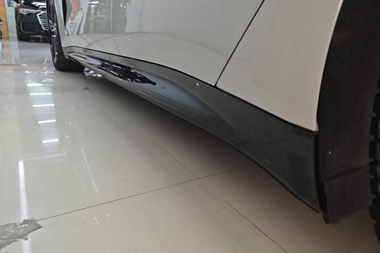 Used Xiaomi Auto SU7 2024 Four-Wheel Drive Ultra-Long Range Advanced Intelligent Driving Max Edition Left Side Sill