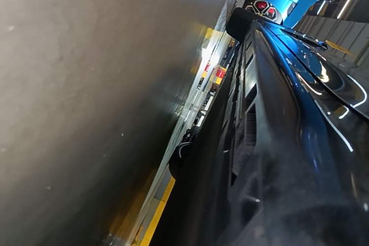 Used Xiaomi Auto SU7 2024 Four-Wheel Drive Ultra-Long Range Advanced Intelligent Driving Max Edition Left Side Sill