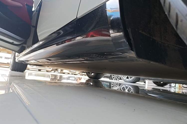 Used Xiaomi Auto SU7 2024 Rear-Drive Ultra-Long Range Advanced Pro-Level Intelligent Driving Version Left Side Sill