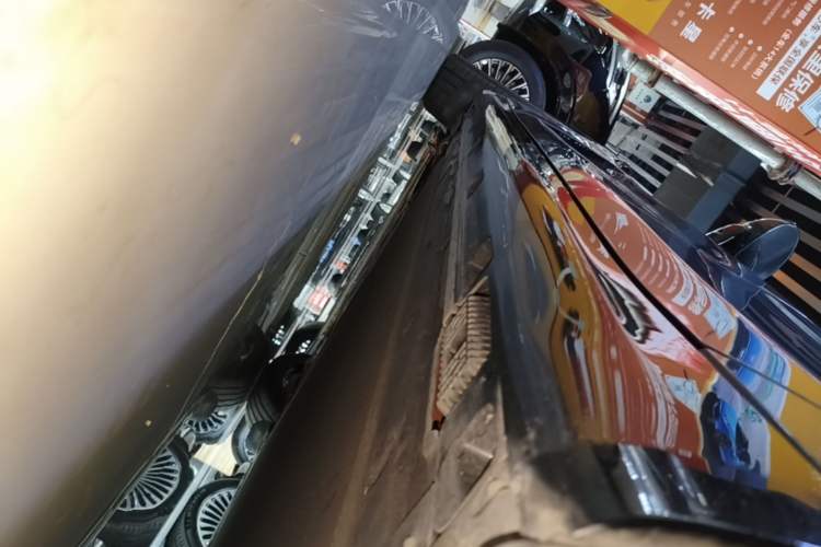 Used Xiaomi Auto SU7 2024 Four-Wheel Drive Ultra-Long Range Advanced Intelligent Driving Max Edition Left Side Sill