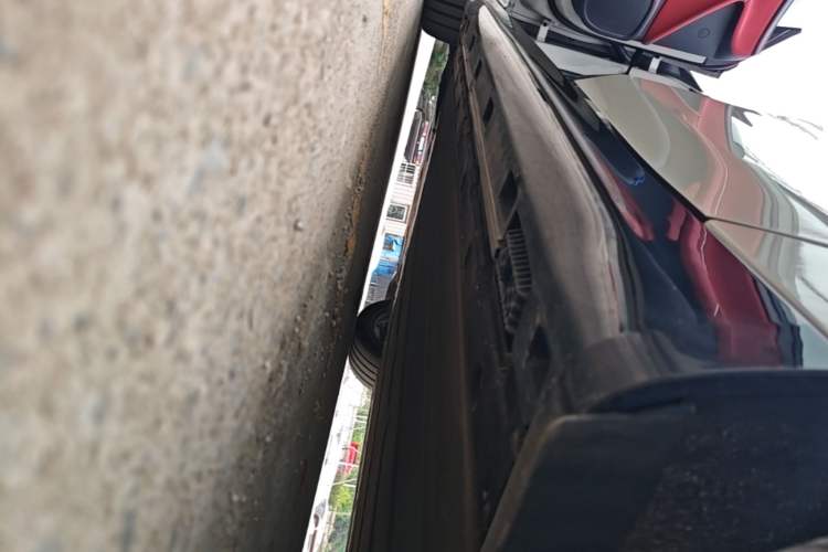 Used Xiaomi Auto SU7 2024 Rear-Drive Long-Range Intelligent Driving Version Left Side Sill