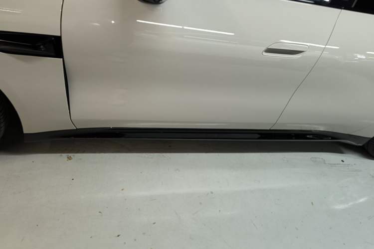 Used Xiaomi Auto SU7 2024 Four-Wheel Drive Ultra-Long Range Advanced Intelligent Driving Max Edition Left Side Sill