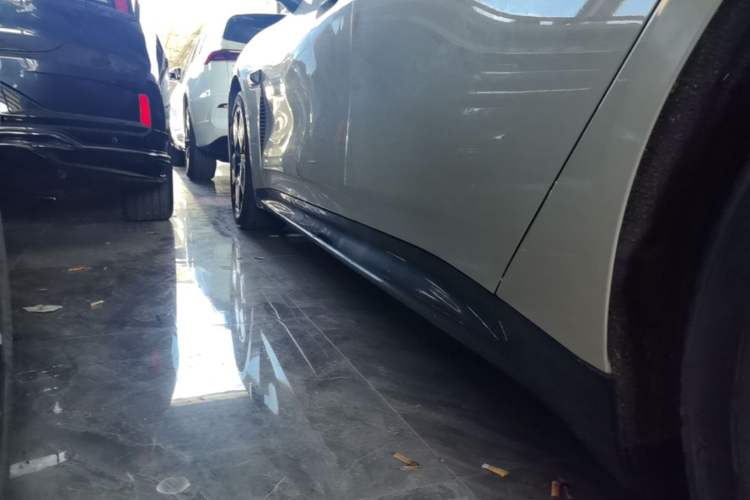 Used Xiaomi Auto SU7 2024 Rear-Drive Ultra-Long Range Advanced Pro-Level Intelligent Driving Version Left Side Sill