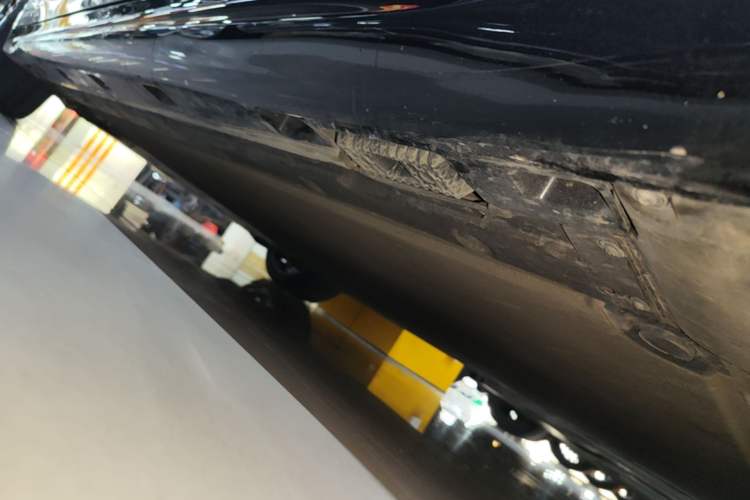Used Xiaomi Auto SU7 2024 Four-Wheel Drive Ultra-Long Range Advanced Intelligent Driving Max Edition Left Side Sill