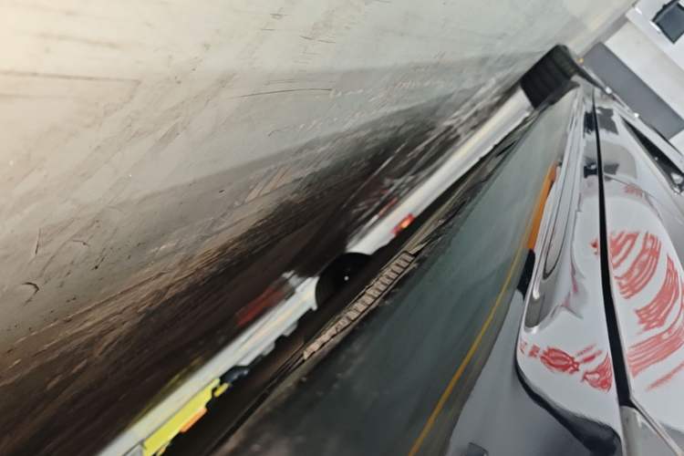 Used Xiaomi Auto SU7 2024 Rear-Drive Ultra-Long Range Advanced Pro-Level Intelligent Driving Version Left Side Sill