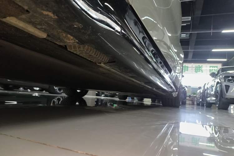 Used Xiaomi Auto SU7 2024 Rear-Drive Long-Range Intelligent Driving Version Left Side Sill