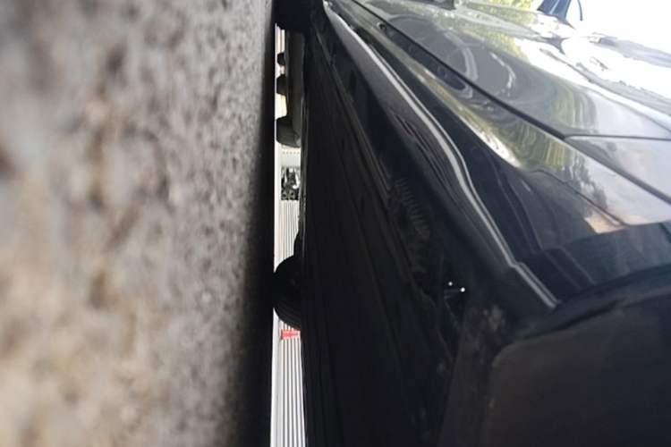 Used Xiaomi Auto SU7 2024 Rear-Drive Long-Range Intelligent Driving Version Left Side Sill