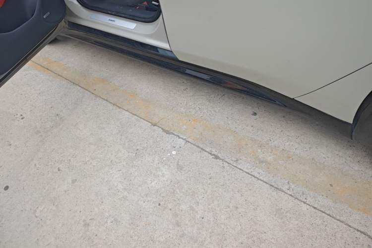 Used Xiaomi Auto SU7 2024 Rear-Drive Ultra-Long Range Advanced Pro-Level Intelligent Driving Version Left Side Sill