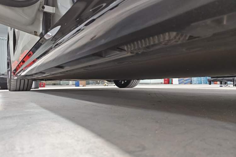 Used Xiaomi Auto SU7 2024 Four-Wheel Drive Ultra-Long Range Advanced Intelligent Driving Max Edition Left Side Sill