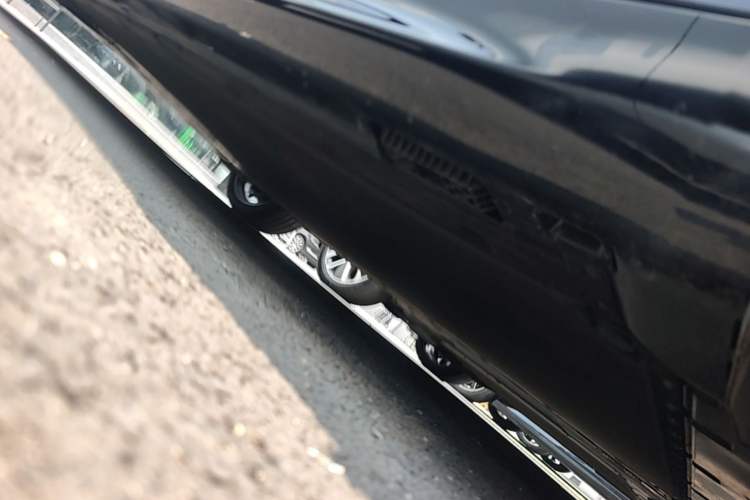 Used Xiaomi Auto SU7 2024 Four-Wheel Drive Ultra-Long Range Advanced Intelligent Driving Max Edition Left Side Sill