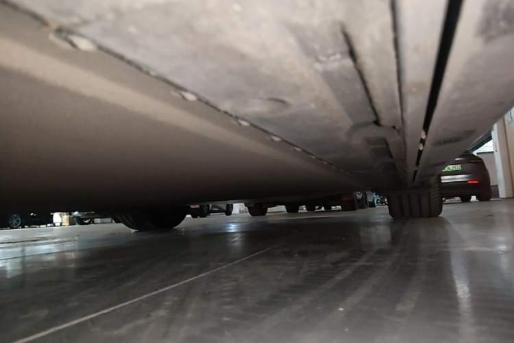 Used Xiaomi Auto SU7 2024 Four-Wheel Drive Ultra-Long Range Advanced Intelligent Driving Max Edition Left Side Sill