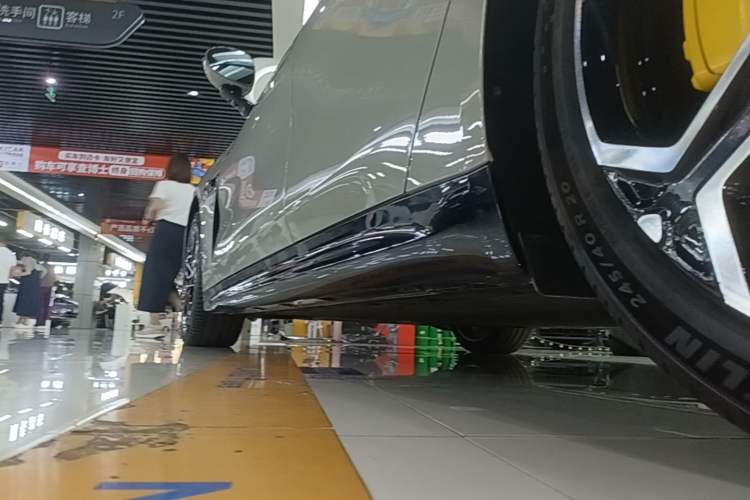 Used Xiaomi Auto SU7 2024 Rear-Drive Ultra-Long Range Advanced Pro-Level Intelligent Driving Version Left Side Sill