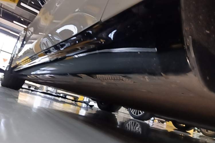 Used Xiaomi Auto SU7 2024 Rear-Drive Long-Range Intelligent Driving Version Left Side Sill