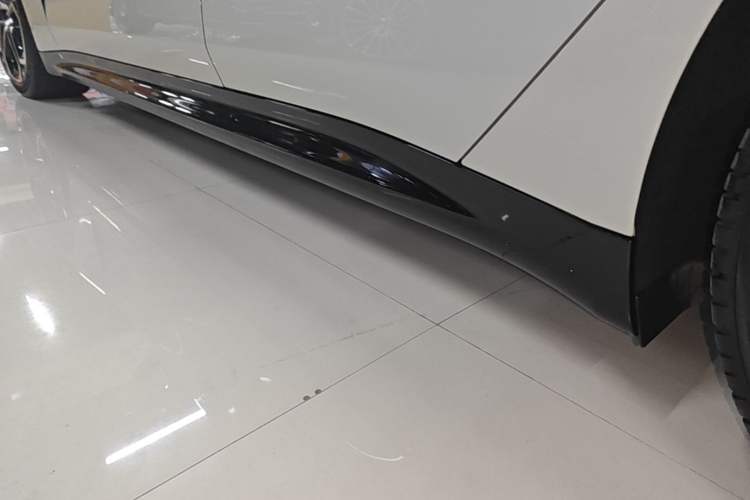 Used Xiaomi Auto SU7 2024 Four-Wheel Drive Ultra-Long Range Advanced Intelligent Driving Max Edition Left Side Sill