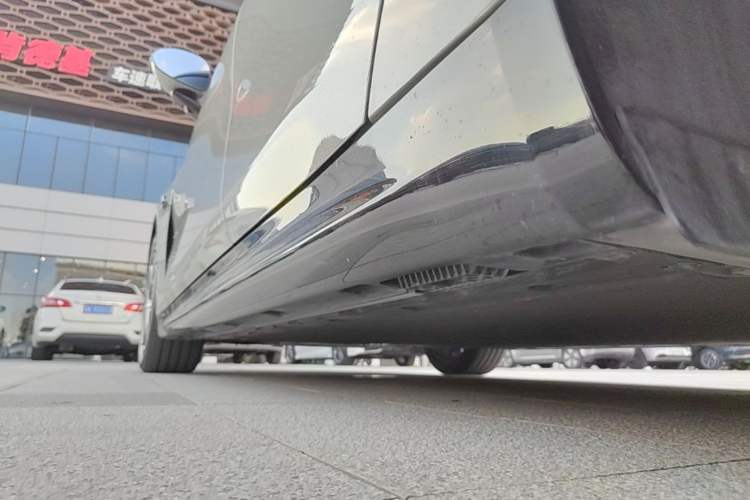 Used Xiaomi Auto SU7 2024 Rear-Drive Ultra-Long Range Advanced Pro-Level Intelligent Driving Version Left Side Sill