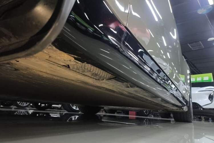 Used Xiaomi Auto SU7 2024 Rear-Drive Ultra-Long Range Advanced Pro-Level Intelligent Driving Version Left Side Sill