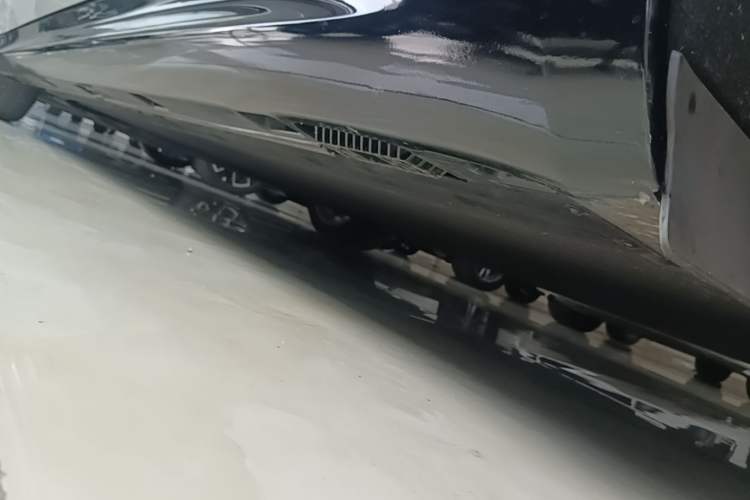 Used Xiaomi Auto SU7 2024 Rear-Drive Ultra-Long Range Advanced Pro-Level Intelligent Driving Version Left Side Sill