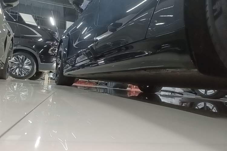 Used Xiaomi Auto SU7 2024 Four-Wheel Drive Ultra-Long Range Advanced Intelligent Driving Max Edition Left Side Sill