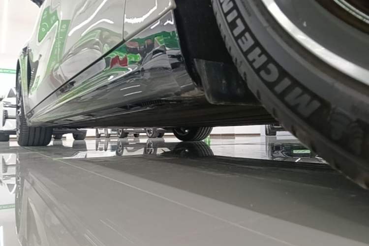 Used Xiaomi Auto SU7 2024 Rear-Drive Long-Range Intelligent Driving Version Left Side Sill