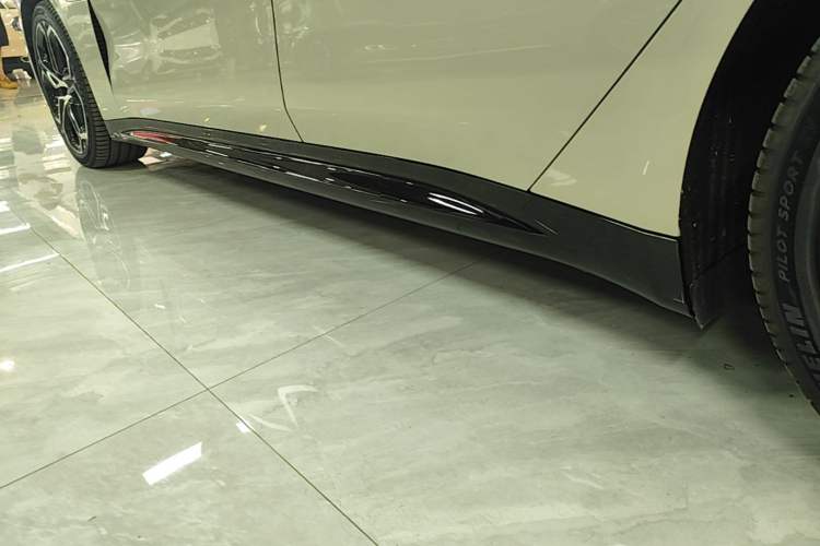 Used Xiaomi Auto SU7 2024 Rear-Drive Ultra-Long Range Advanced Pro-Level Intelligent Driving Version Left Side Sill