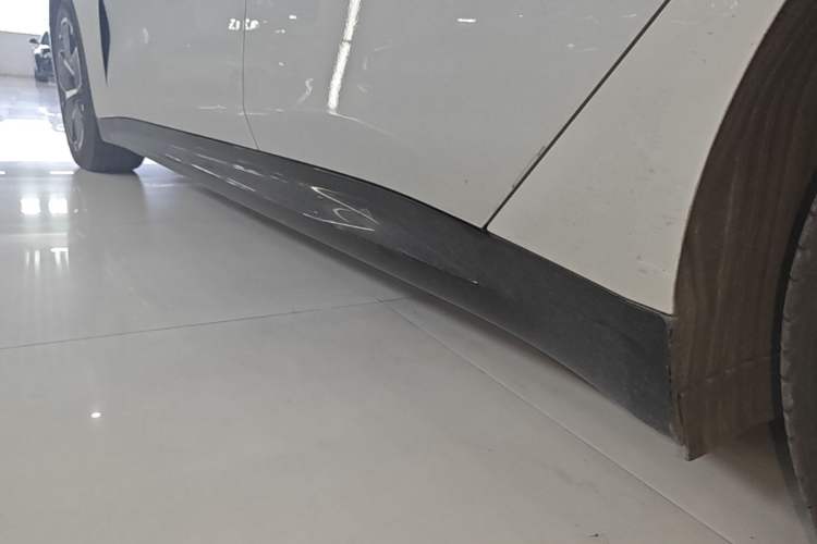 Used Xiaomi Auto SU7 2024 Rear-Drive Ultra-Long Range Advanced Pro-Level Intelligent Driving Version Left Side Sill