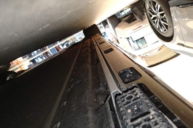 Used Xiaomi Auto SU7 2024 Four-Wheel Drive Ultra-Long Range Advanced Intelligent Driving Max Edition Left Side Sill