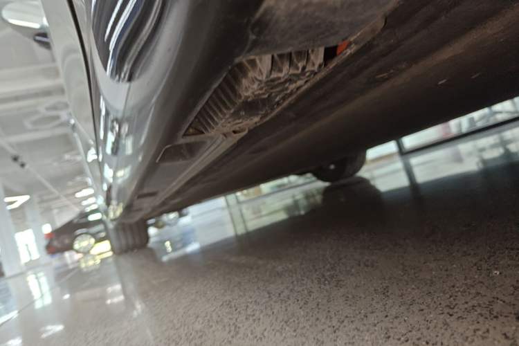 Used Xiaomi Auto SU7 2024 Rear-Drive Long-Range Intelligent Driving Version Left Side Sill