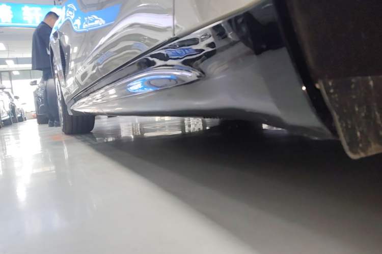 Used Xiaomi Auto SU7 2024 Rear-Drive Long-Range Intelligent Driving Version Left Side Sill