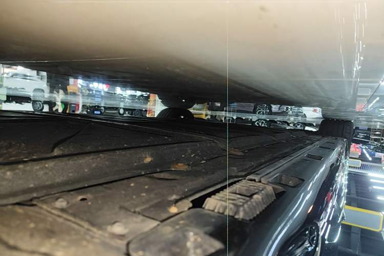 Used Xiaomi Auto SU7 2024 Four-Wheel Drive Ultra-Long Range Advanced Intelligent Driving Max Edition Left Side Sill