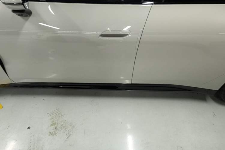 Used Xiaomi Auto SU7 2024 Four-Wheel Drive Ultra-Long Range Advanced Intelligent Driving Max Edition Left Side Sill