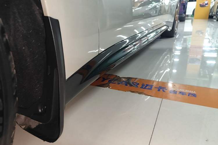 Used Xiaomi Auto SU7 2024 Rear-Drive Long-Range Intelligent Driving Version Left Side Sill