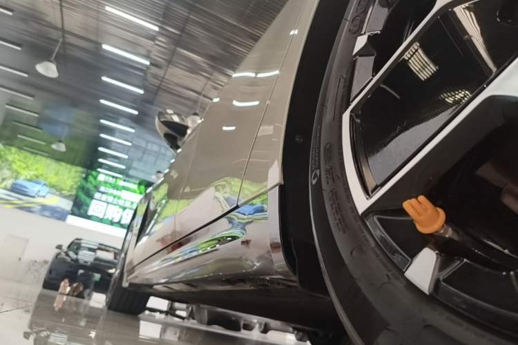 Used Xiaomi Auto SU7 2024 Rear-Drive Ultra-Long Range Advanced Pro-Level Intelligent Driving Version Left Side Sill