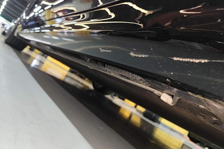 Used Xiaomi Auto SU7 2024 Four-Wheel Drive Ultra-Long Range Advanced Intelligent Driving Max Edition Left Side Sill